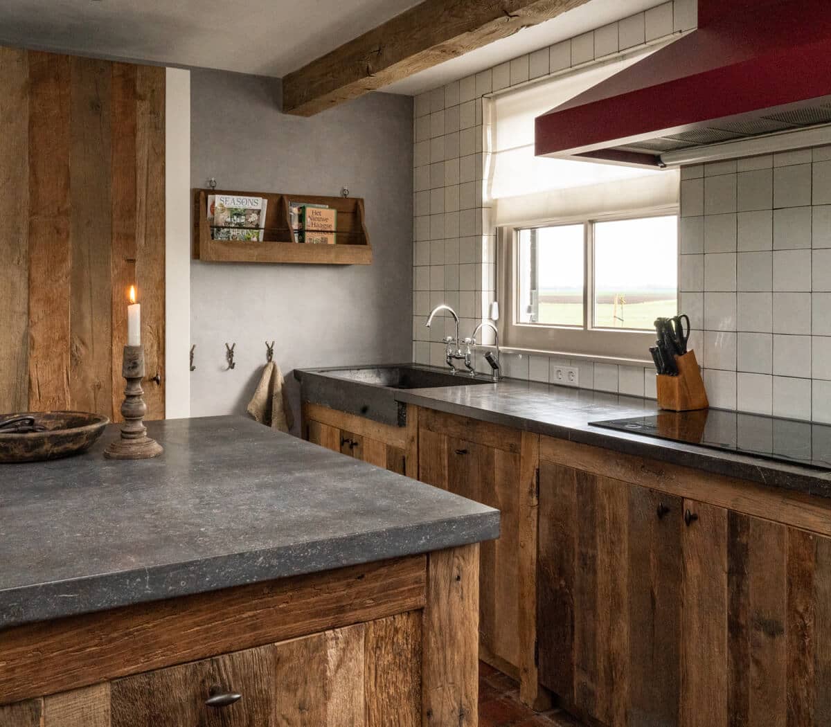 Eiken-keuken-belgisch-hardstenen-blad-en-bak