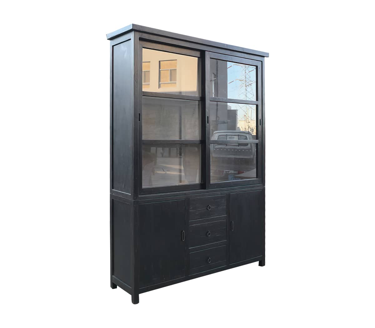 Buffetkast-met-schuifdeuren-met-glas-en-lades