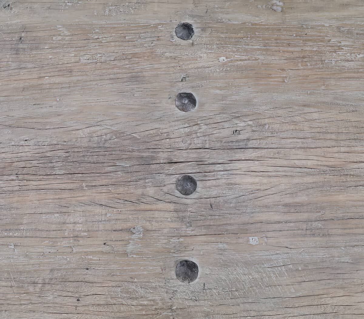 Salontafel-oude-deur-met-ijzeren-onderstel