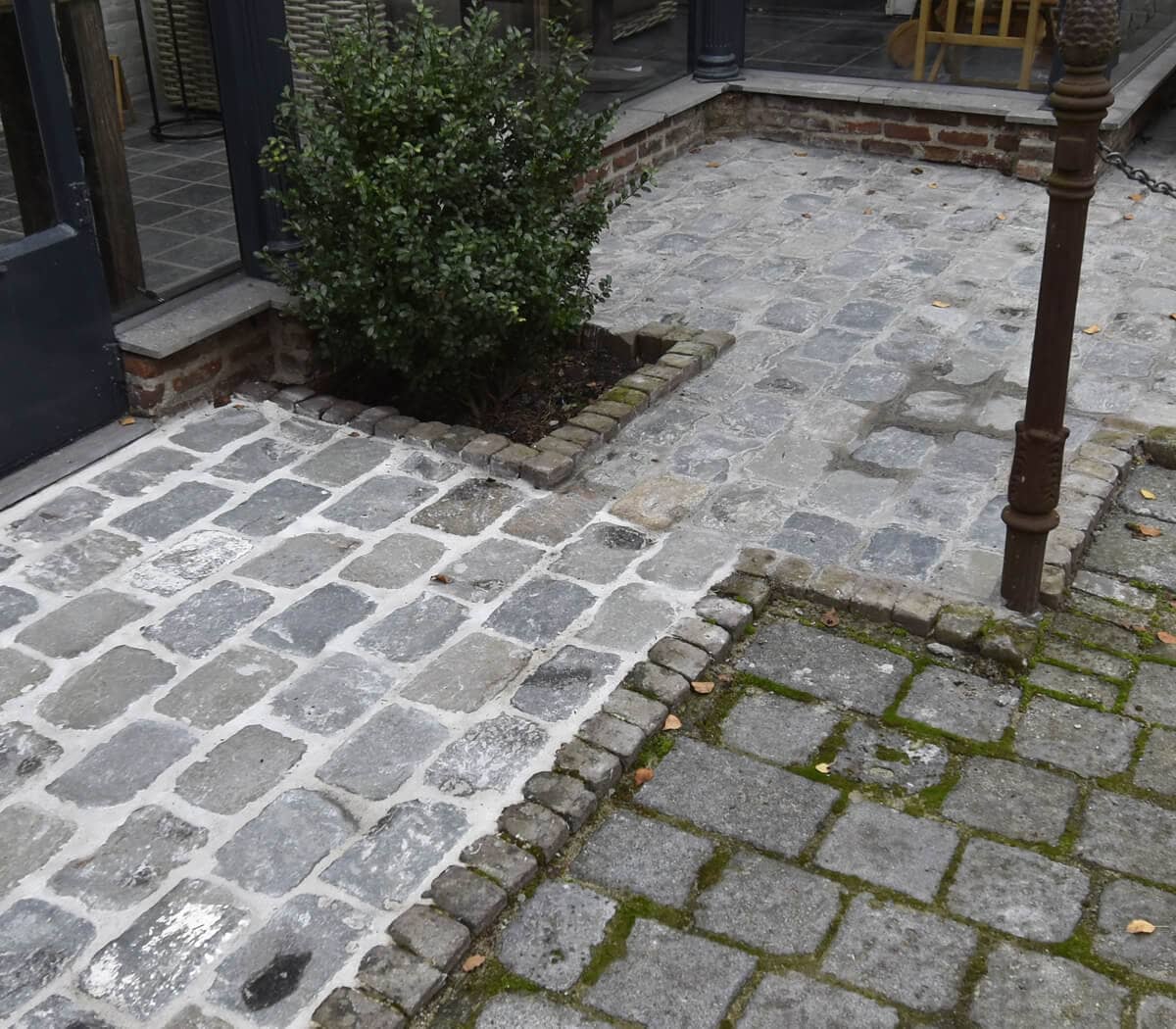 Belgisch-hardsteen-kinderkoppen-kasseien-lichte-en-donkere-voeg