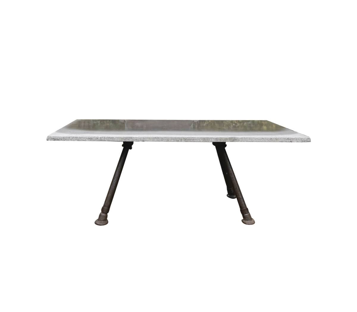 Tuintafel-met-ijzeren-onderstel-en-verouderd-Belgisch-hardstenen-blad