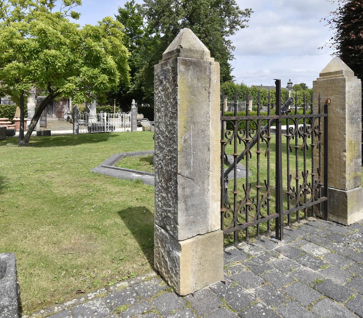 Zandstenen-poortpalen