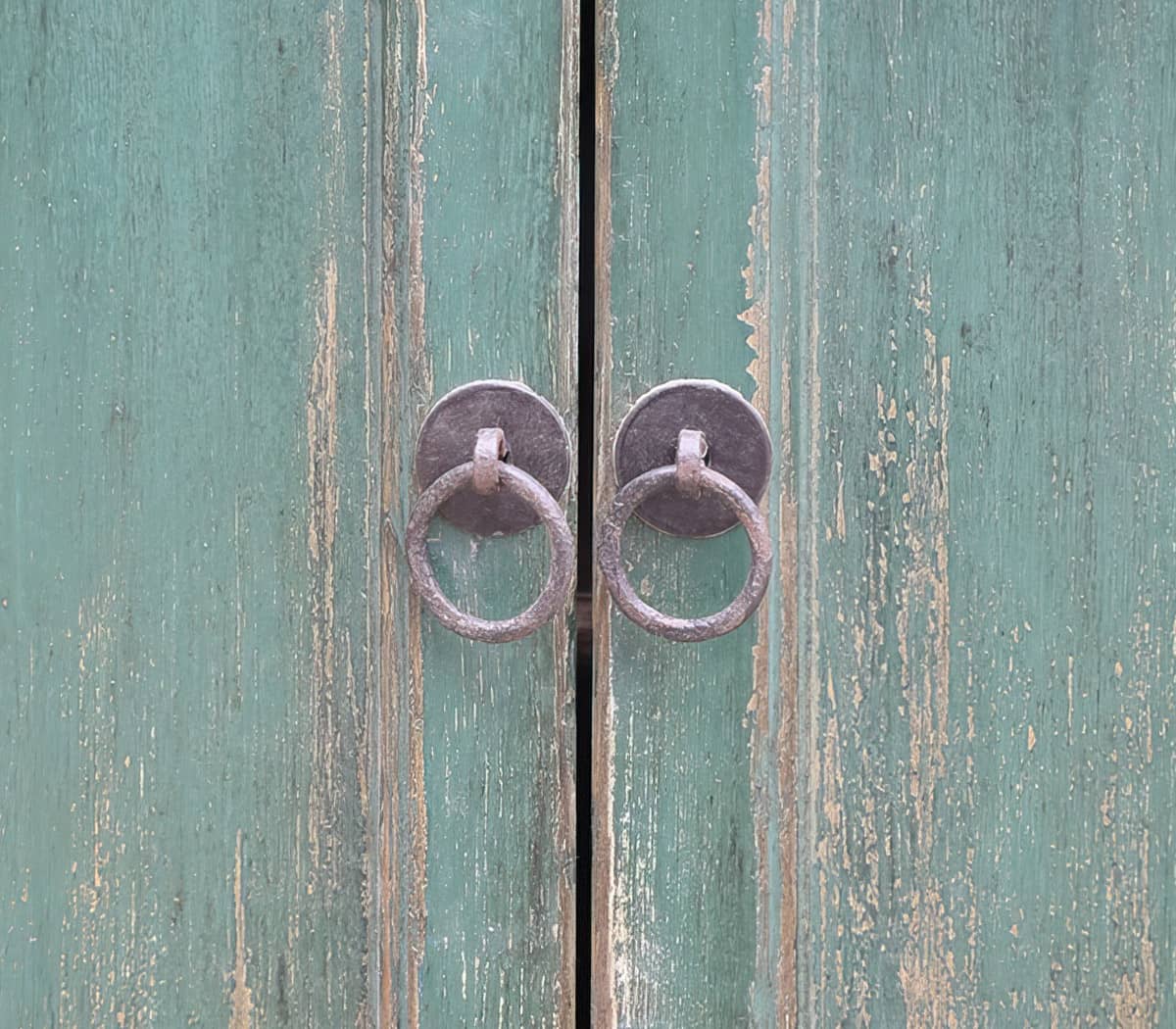 Buffetkast-met-lades-en-deuren-met-glas