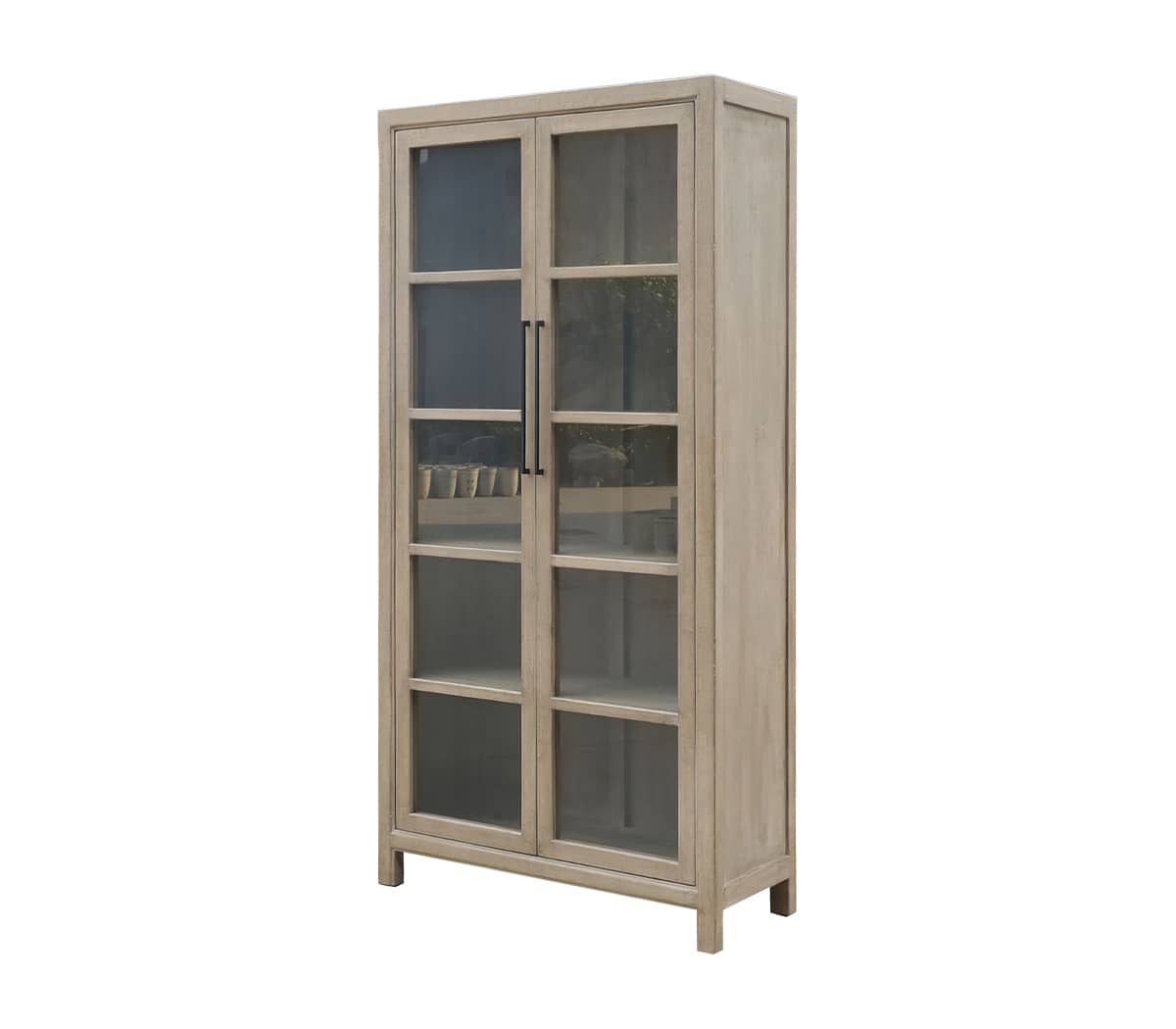 Houten-kast-met-deuren-met-glas