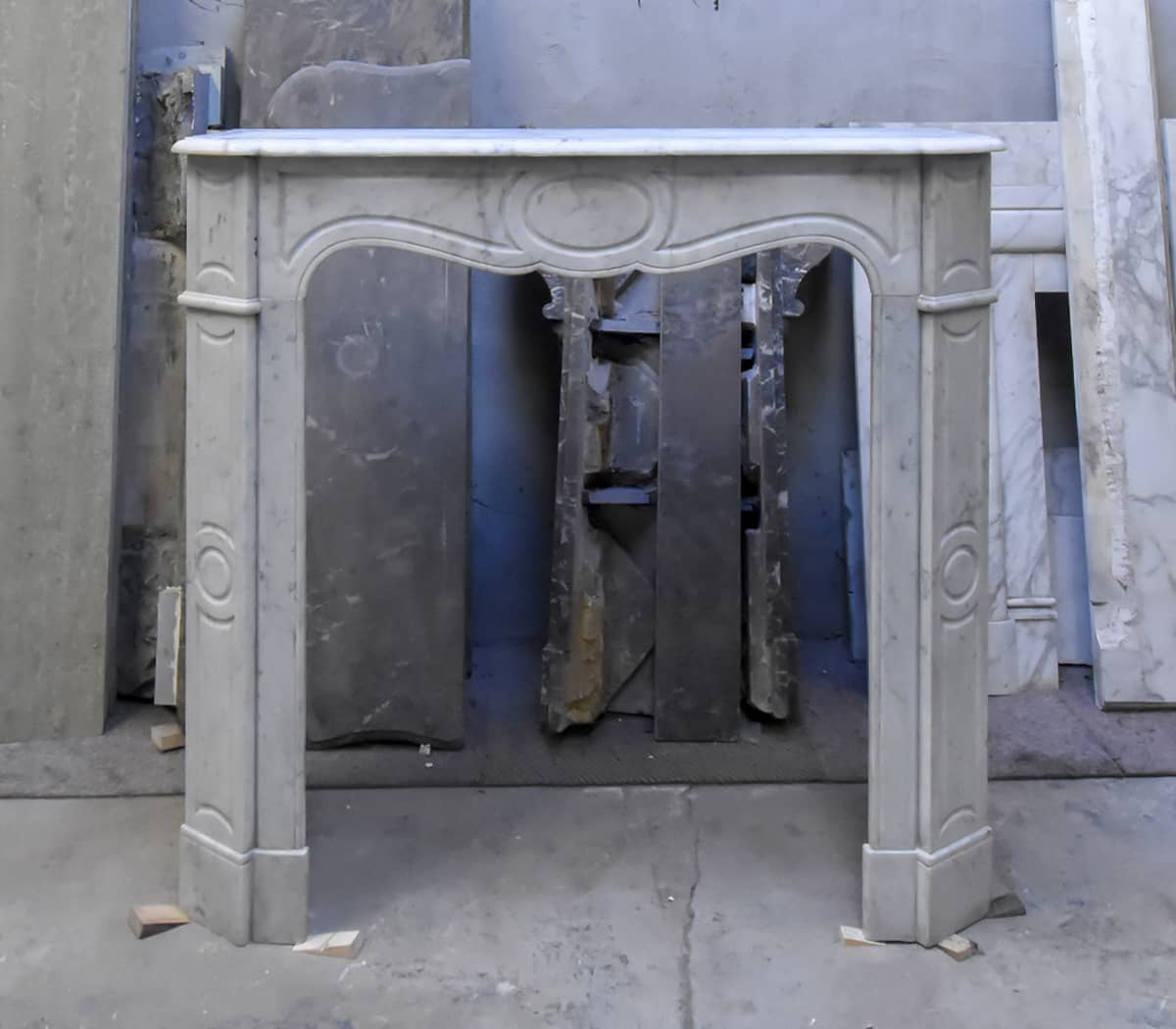 Carrara-marmeren-Pompadour-voorzetschouw