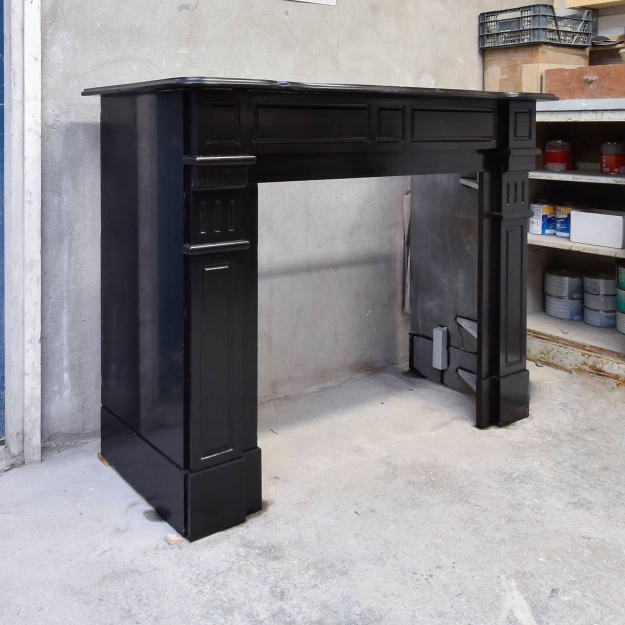 Zwarte-marmeren-Noir-de-Mazy-ombouwschouw