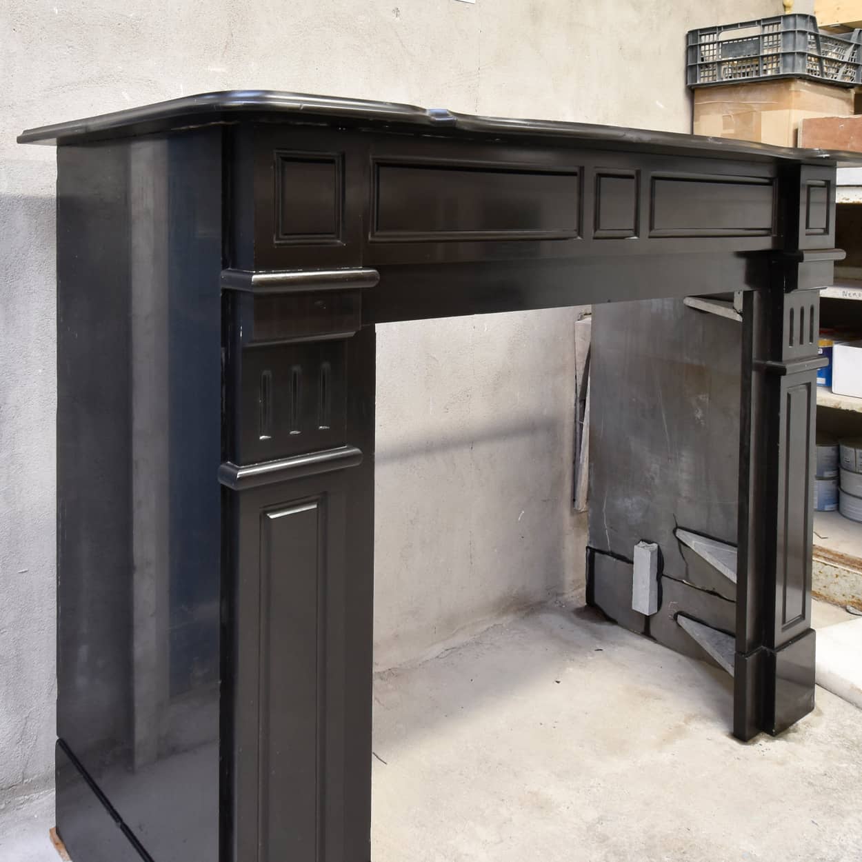 Zwarte-marmeren-Noir-de-Mazy-ombouwschouw