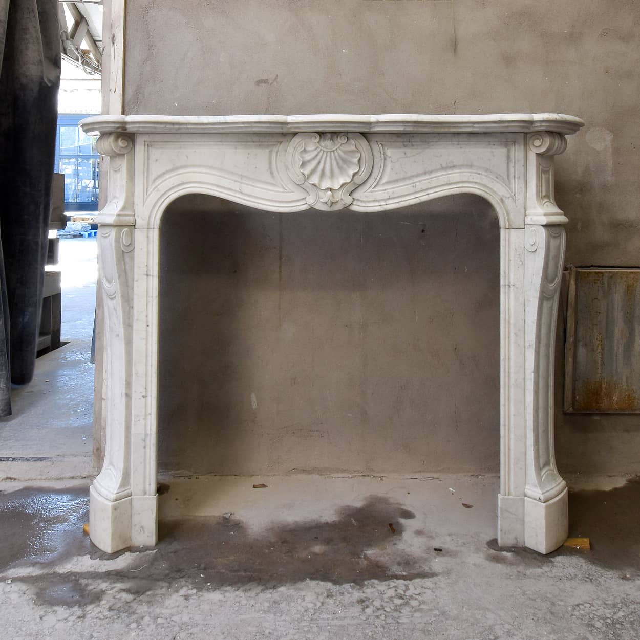Antieke-Louis-XV-marmeren-ombouwschouw