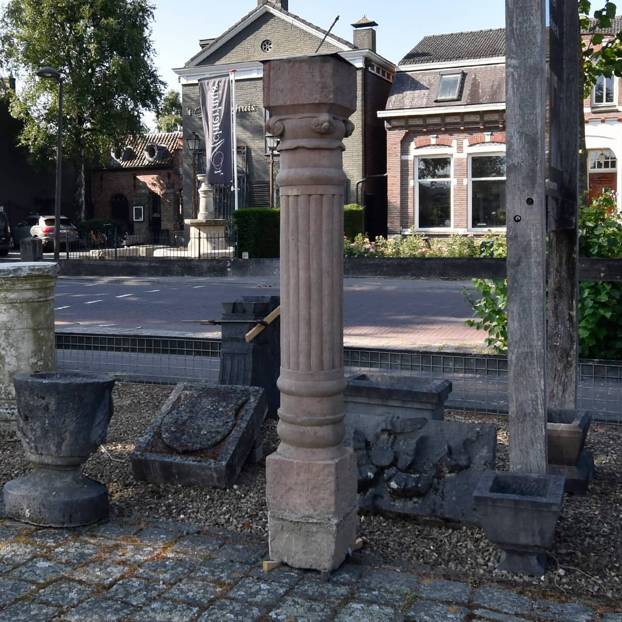Set-van-2-zandstenen-palen