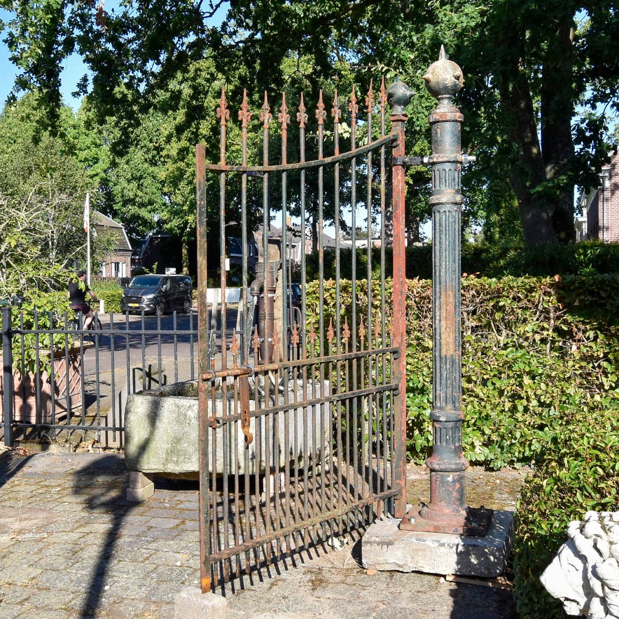 IJzeren-poort-met-palen