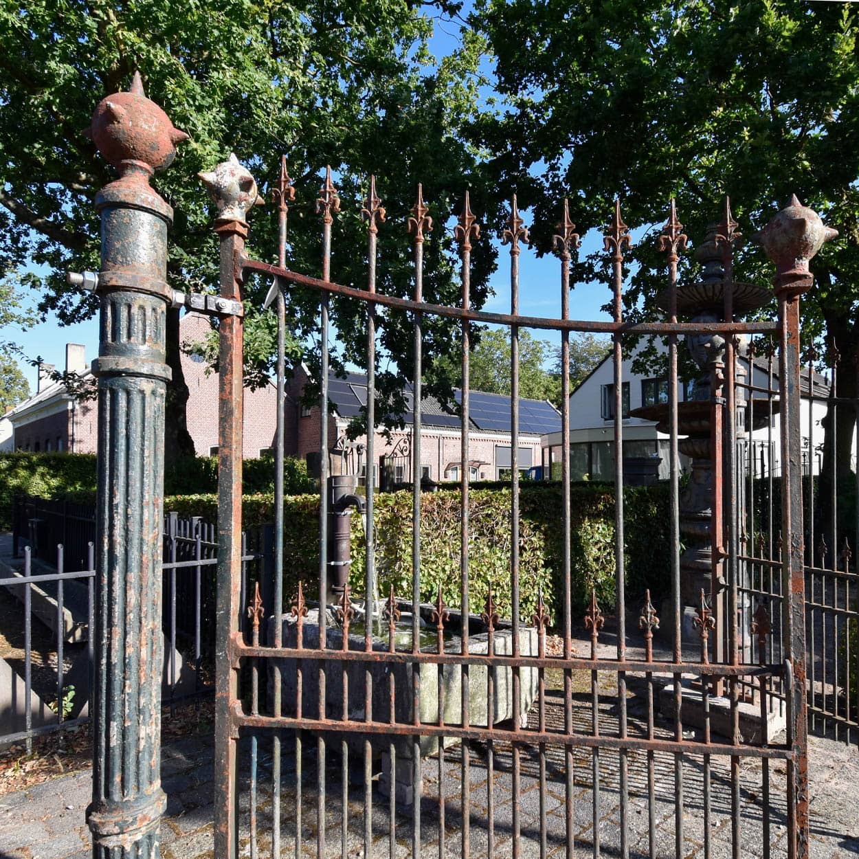 IJzeren-poort-met-palen